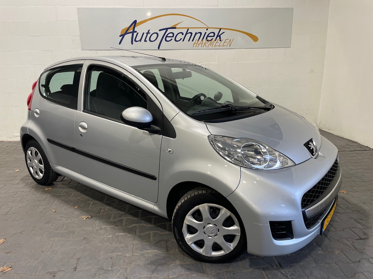 Peugeot 107 - 1.0-12V Sublime *5Deurs*Airco*58DKM*NL-Auto* - AutoWereld.nl