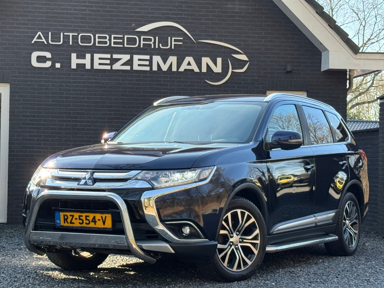 Mitsubishi Outlander - 2.0 Connect Pro Automaat CARPLAY Climate & Cruise Control Bull Bars 360 Camera - AutoWereld.nl