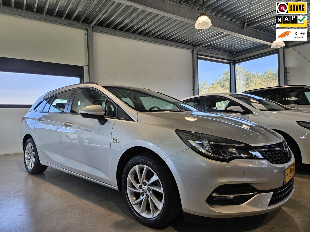 Opel Astra Sports Tourer - 1.2 Edition Navigatie/PDC/Camera ! - AutoWereld.nl