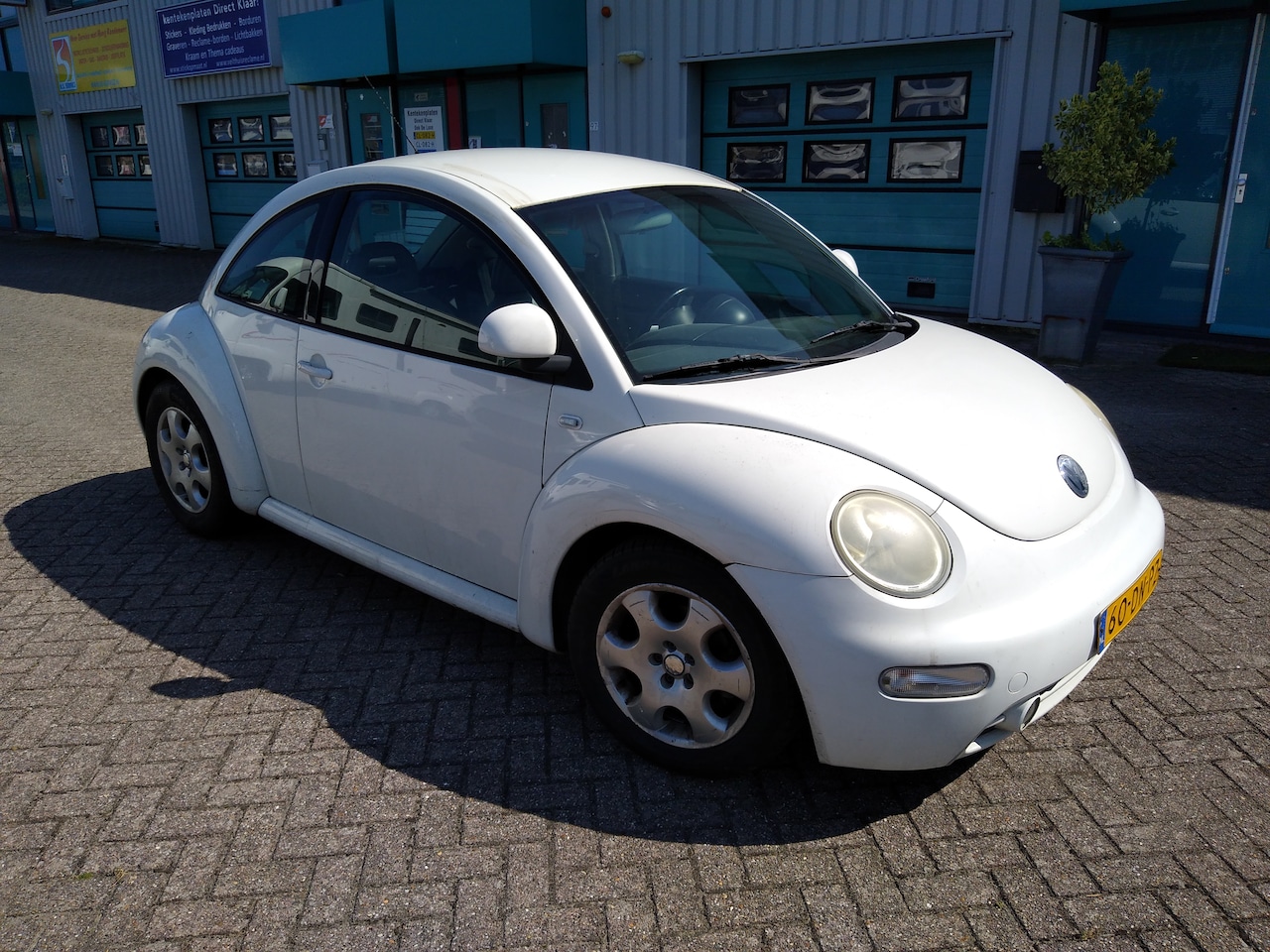 Volkswagen New Beetle - 2.0 Highline - AutoWereld.nl