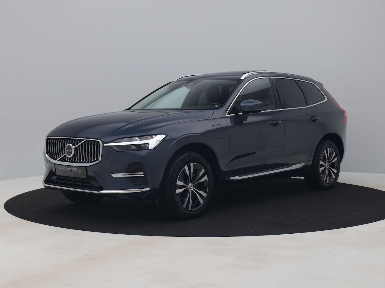 Volvo XC60 - 2.0 Recharge T6 AWD Business Pro | PANO | CAMERA | KEYLESS | TREKHAAK - AutoWereld.nl