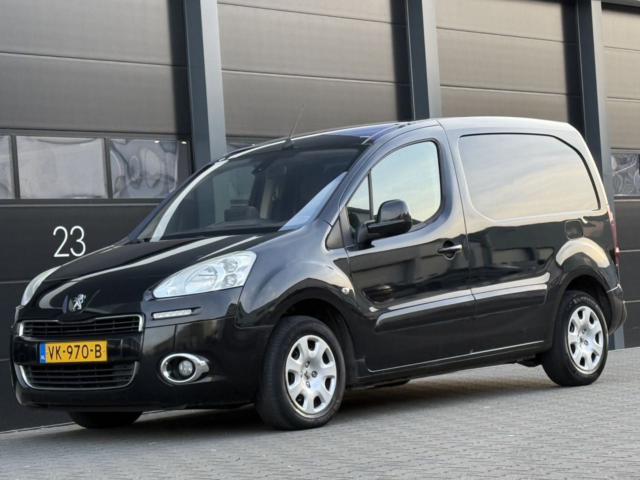 Peugeot Partner - 1.6 HDI Navi Airco - AutoWereld.nl