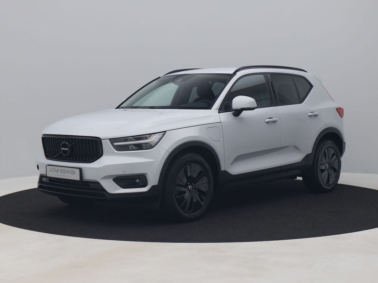 Volvo XC40 - 1.5 T4 Recharge Inscription Expression | BLACK | CAMERA | KEYLESS | STOELVERW. - AutoWereld.nl