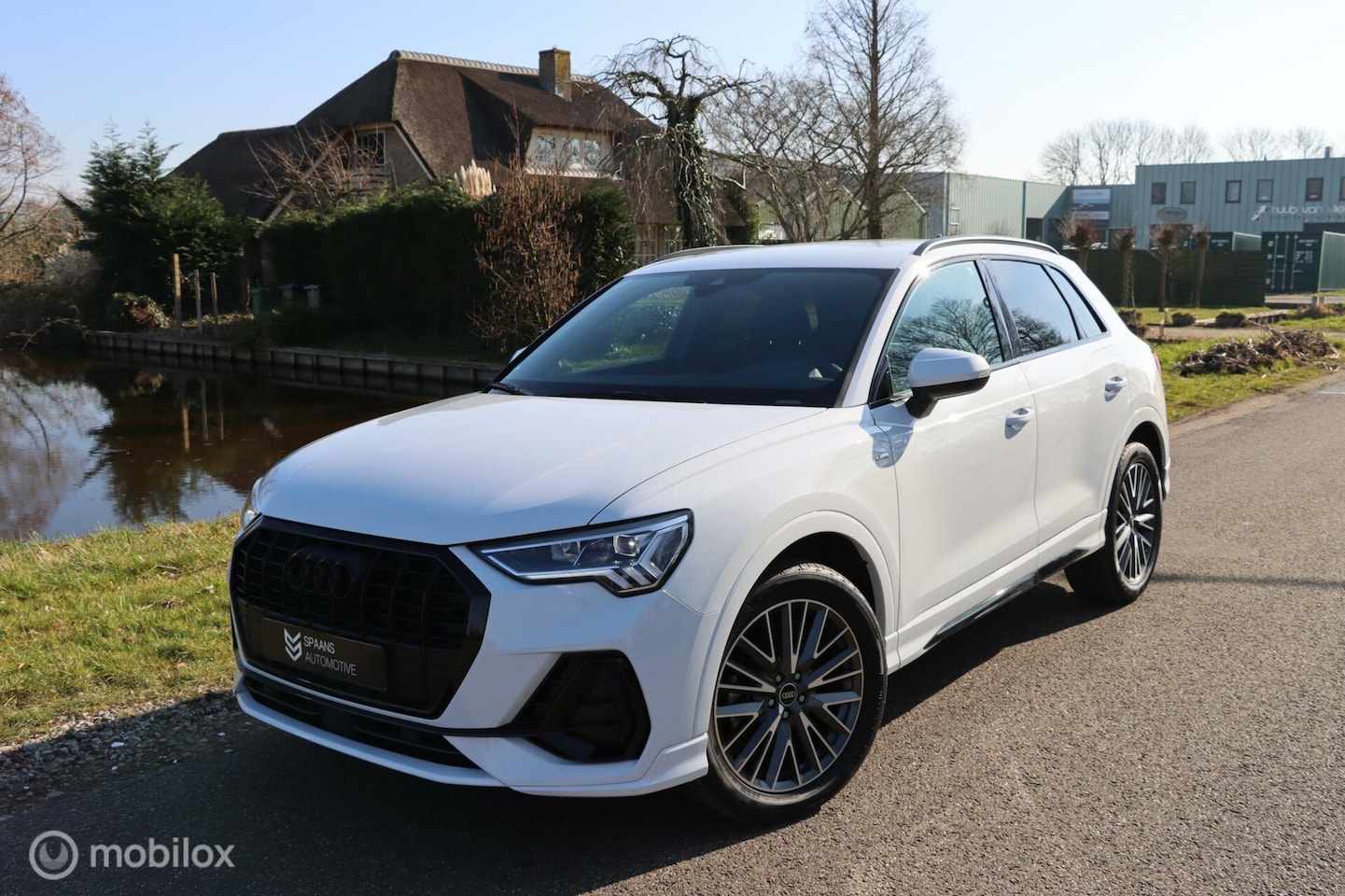 Audi Q3 - 35 TFSI S-Line / Navi / El. Trekhaak / Carplay - AutoWereld.nl