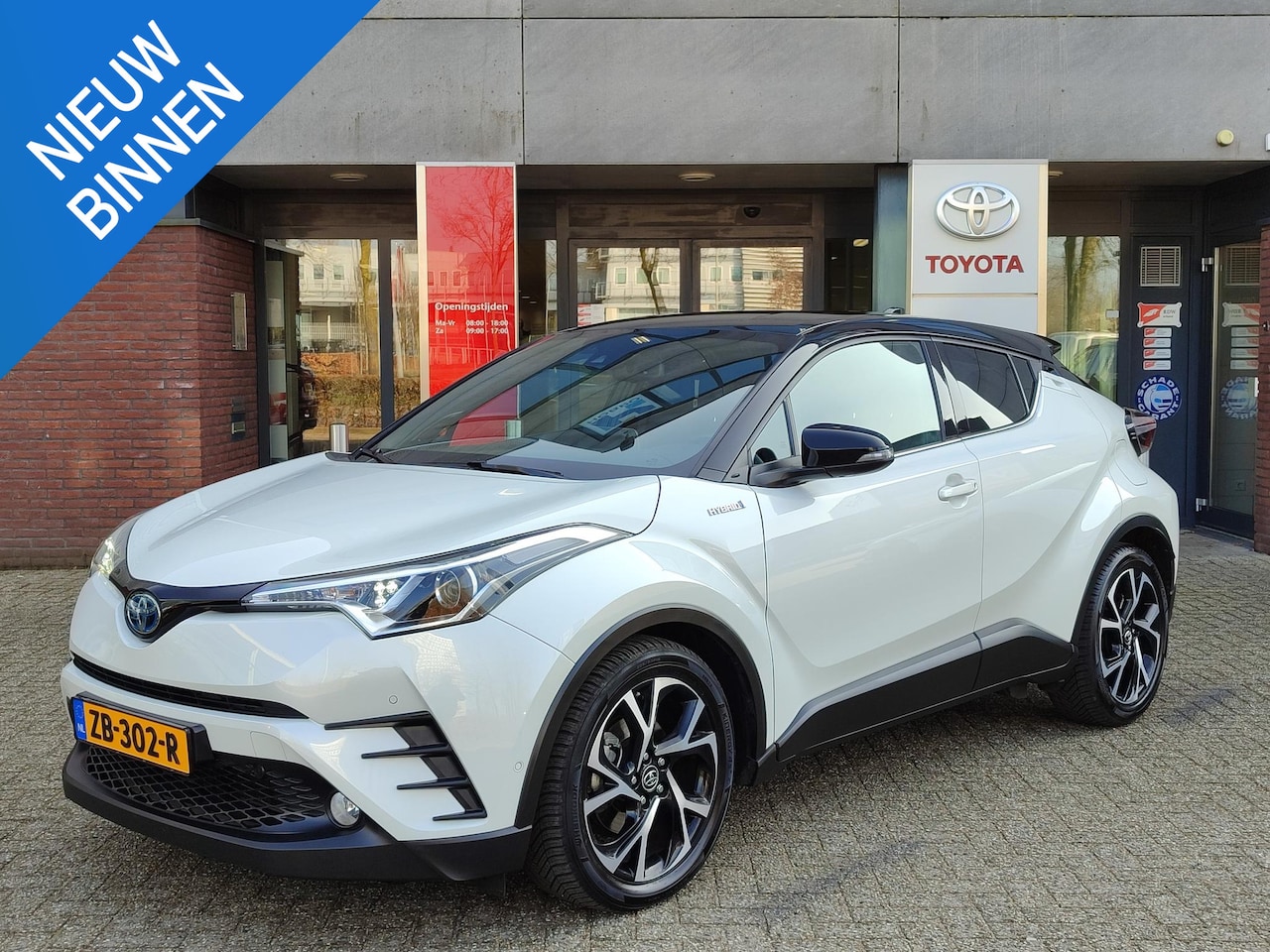 Toyota C-HR - 1.8 Hybrid BI-TONE LEER TERKHAAK KEYLESS STOELVERW JBL-AUDIO BLIND SPOT NAVI PARK-SENSOREN - AutoWereld.nl