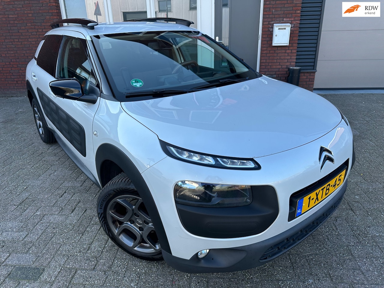 Citroën C4 Cactus - 1.2 VTi Shine / Navi / Camera / PDC / Cruise - AutoWereld.nl