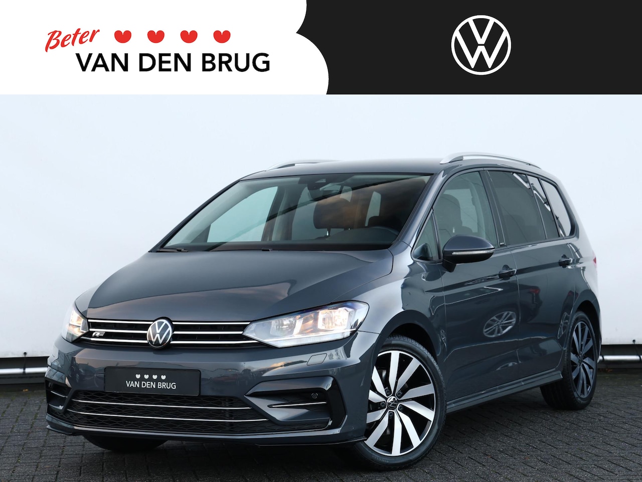 Volkswagen Touran - 1.5 TSI 150PK DSG R-line | 7-persoons | Navigatie | Digitaal dashboard | Camera | Stoelver - AutoWereld.nl