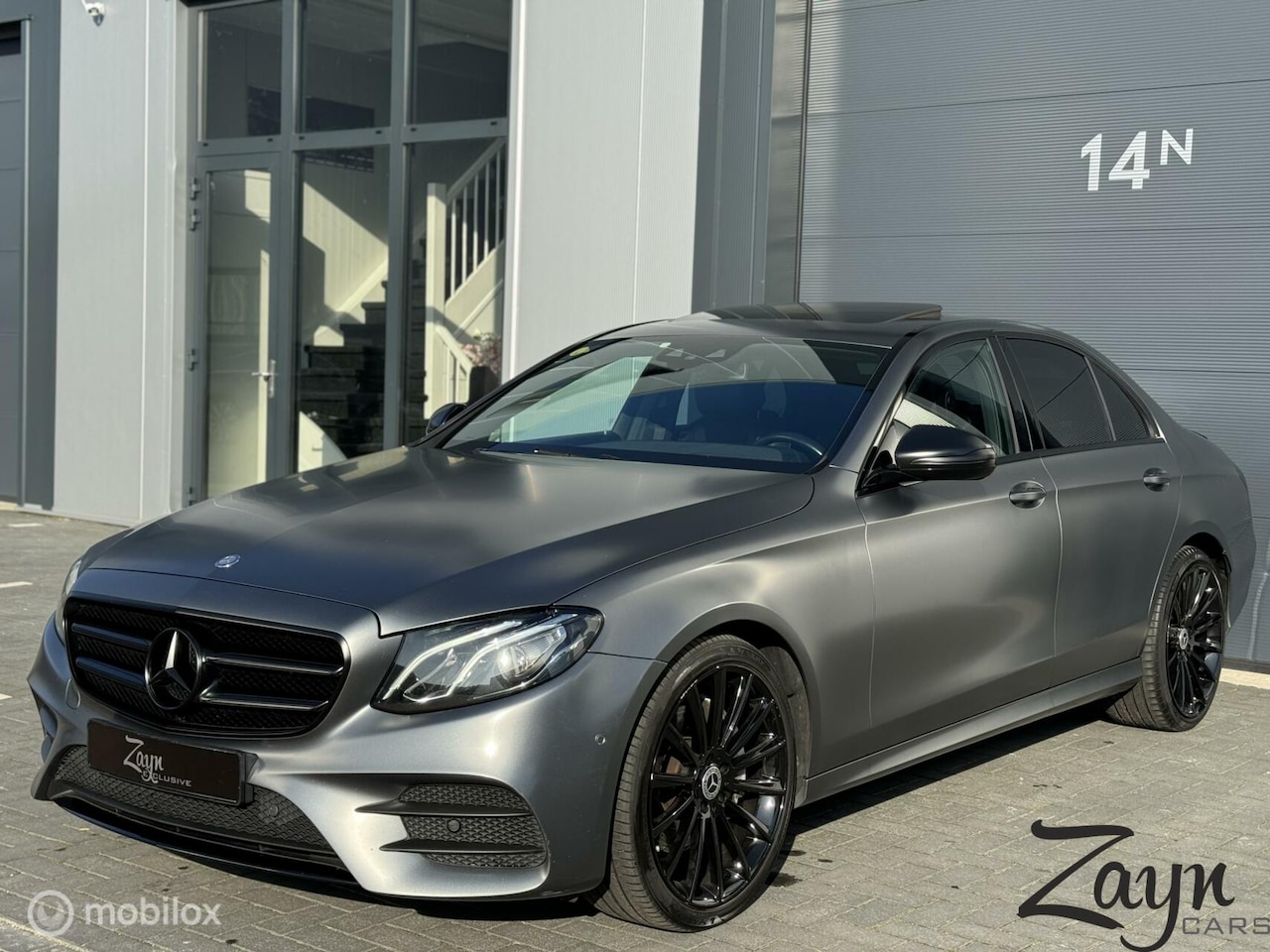 Mercedes-Benz E-klasse - 220D AMG | Matgrijs | Dak | Widescreen | - AutoWereld.nl