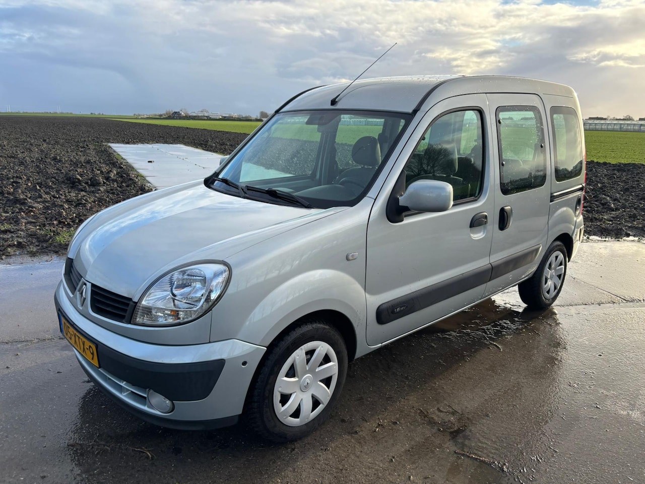 Renault Kangoo - 1.6-16V Privilège 1.6-16V Privilège - AutoWereld.nl