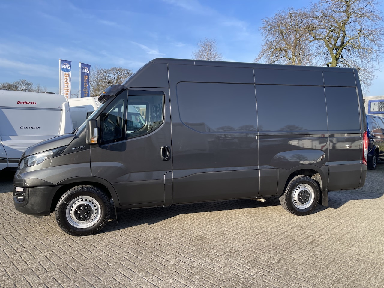 Iveco Daily - 35S18V 3.0L 352 L2H2 180pk / vaste prijs rijklaar € 17.950 ex btw / lease vanaf € 329 / do - AutoWereld.nl