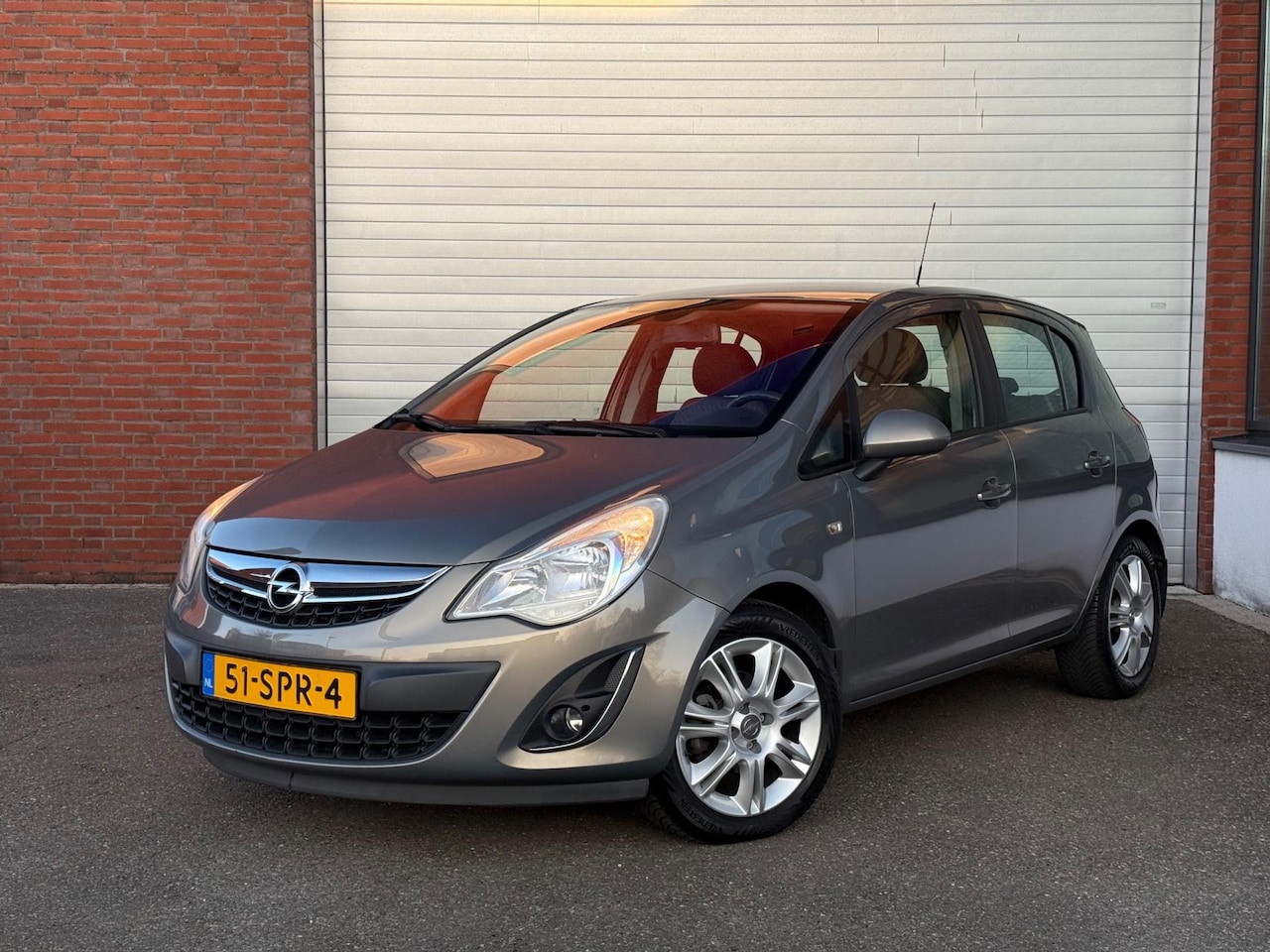 Opel Corsa - 1.4-16V Cosmo| AUTOMAAT| NAVI| PARKEERSENSOREN - AutoWereld.nl