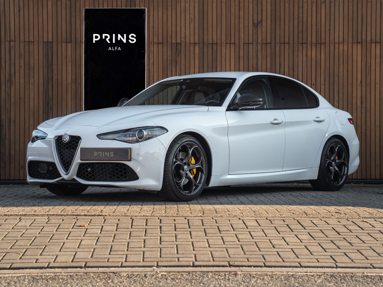 Alfa Romeo Giulia - 2.0T Super | Veloce Pack | 19 inch | Veloce stoelen | Afneemb. trekhaak | 2e eig - AutoWereld.nl