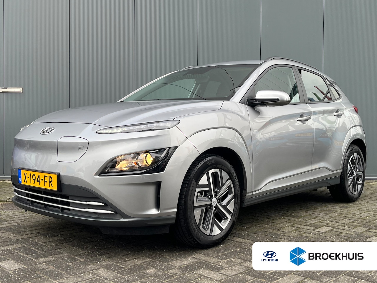 Hyundai Kona Electric - EV Pure 64 kWh | LED | Camera | Climate | Carplay | Keyless | Navigatie | 17" Lichtmetaal - AutoWereld.nl