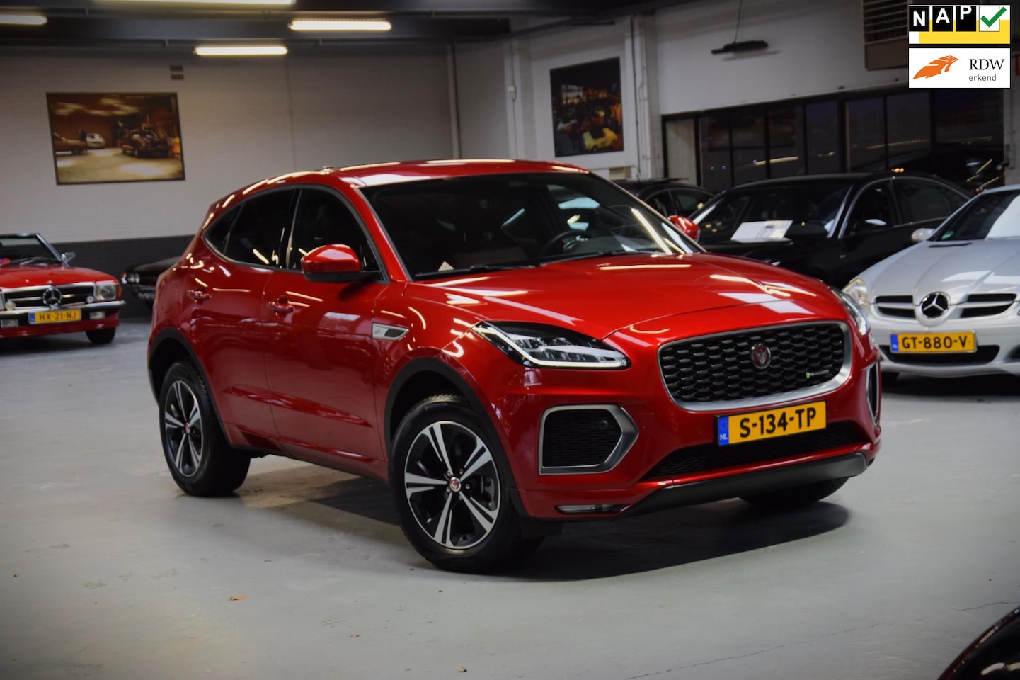 Jaguar E-Pace - 1.5 P300e AWD R-Dynamic S Navi|Leder|1e Eig|BTW|Dealer Onderhouden - AutoWereld.nl