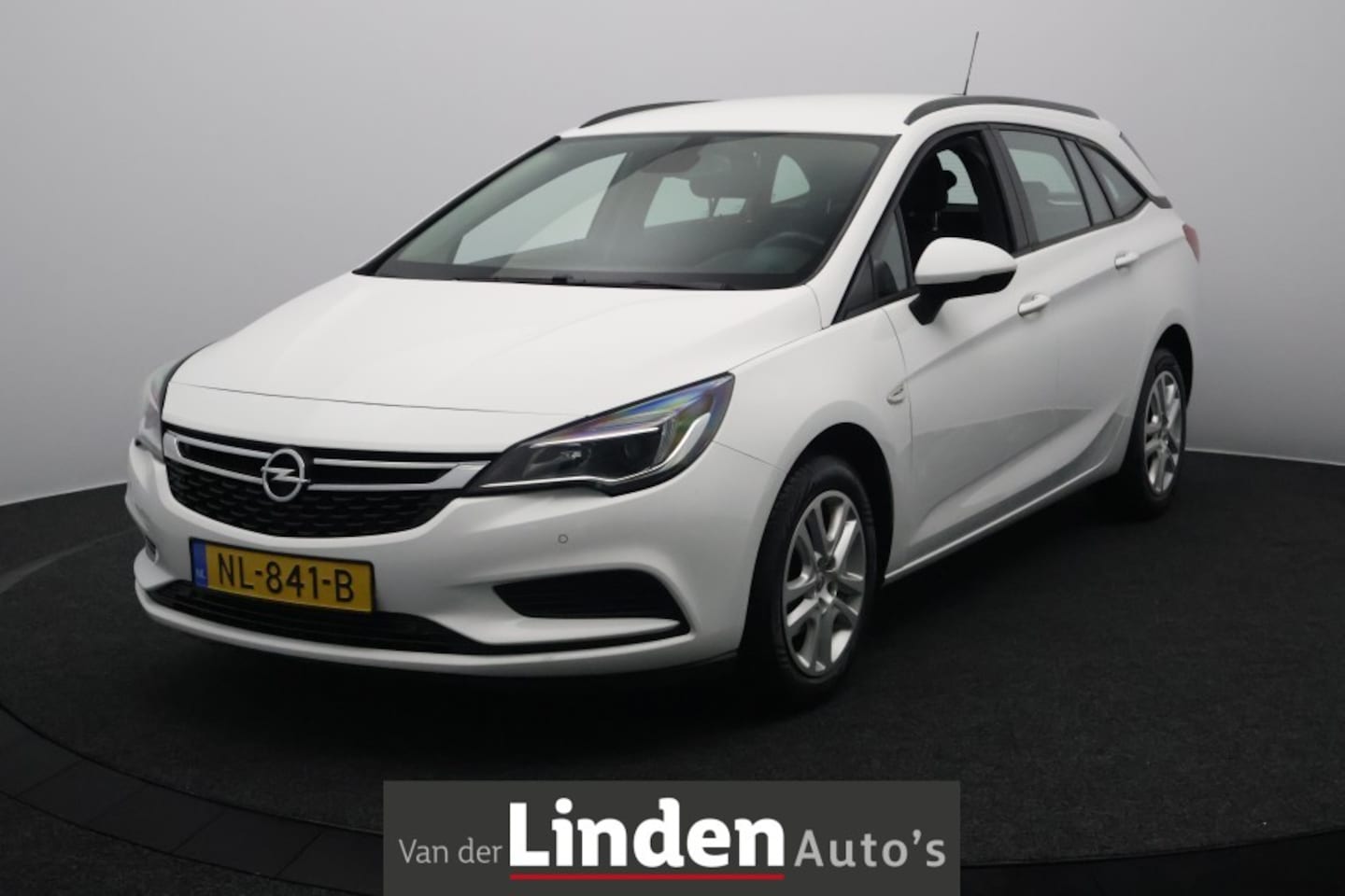 Opel Astra Sports Tourer - 1.0 Online Edition | Airco | Carplay Navigatie | Afn. Trekhaak | All-Season Banden - AutoWereld.nl