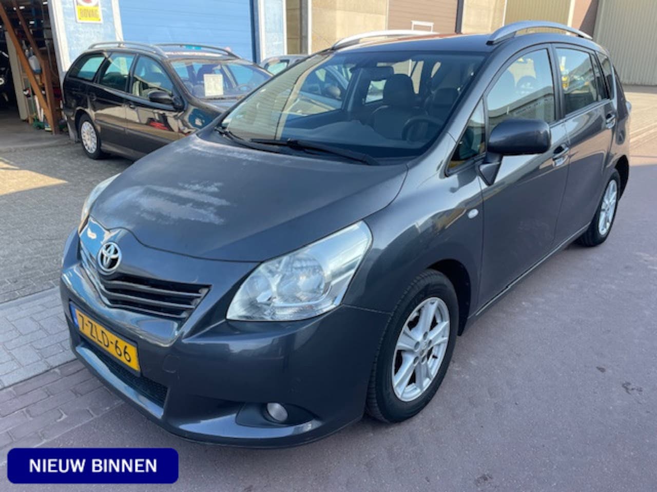 Toyota Verso - 1.8 VVT-i Business 7prs. Automaat - lak niet mooi Navigatie, Bluetooth, Camera, LEDER, etc - AutoWereld.nl