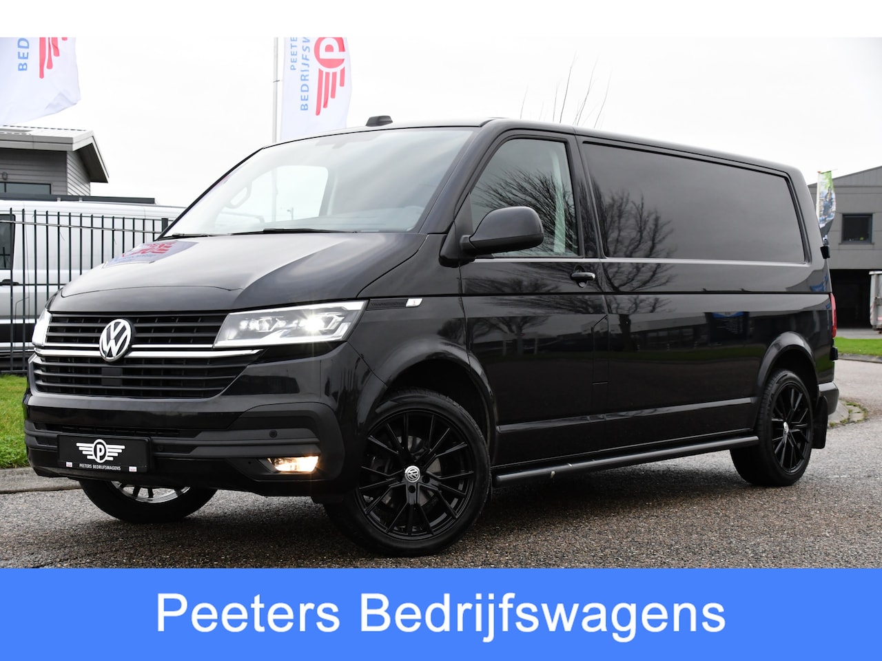 Volkswagen Transporter - 2.0 TDI L2H1 30 Highline Bulli Edition Adaptieve Cruise, Camera, LED, 150PK, Automaat, Car - AutoWereld.nl