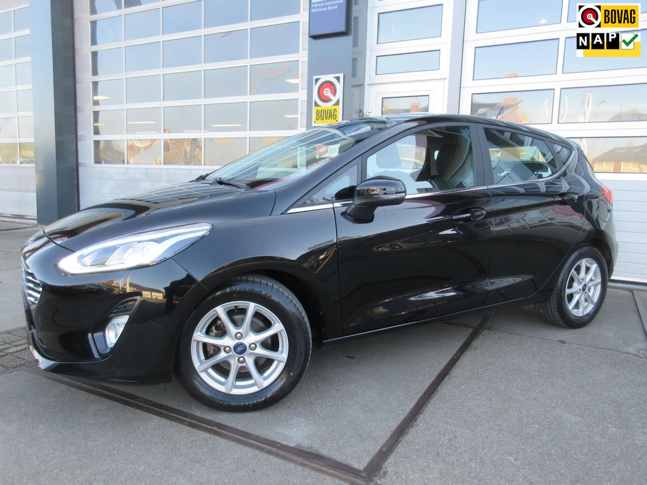 Ford Fiesta - 1.0 EcoBoost Hybrid Titanium /125 PK / Navi / PDC - AutoWereld.nl