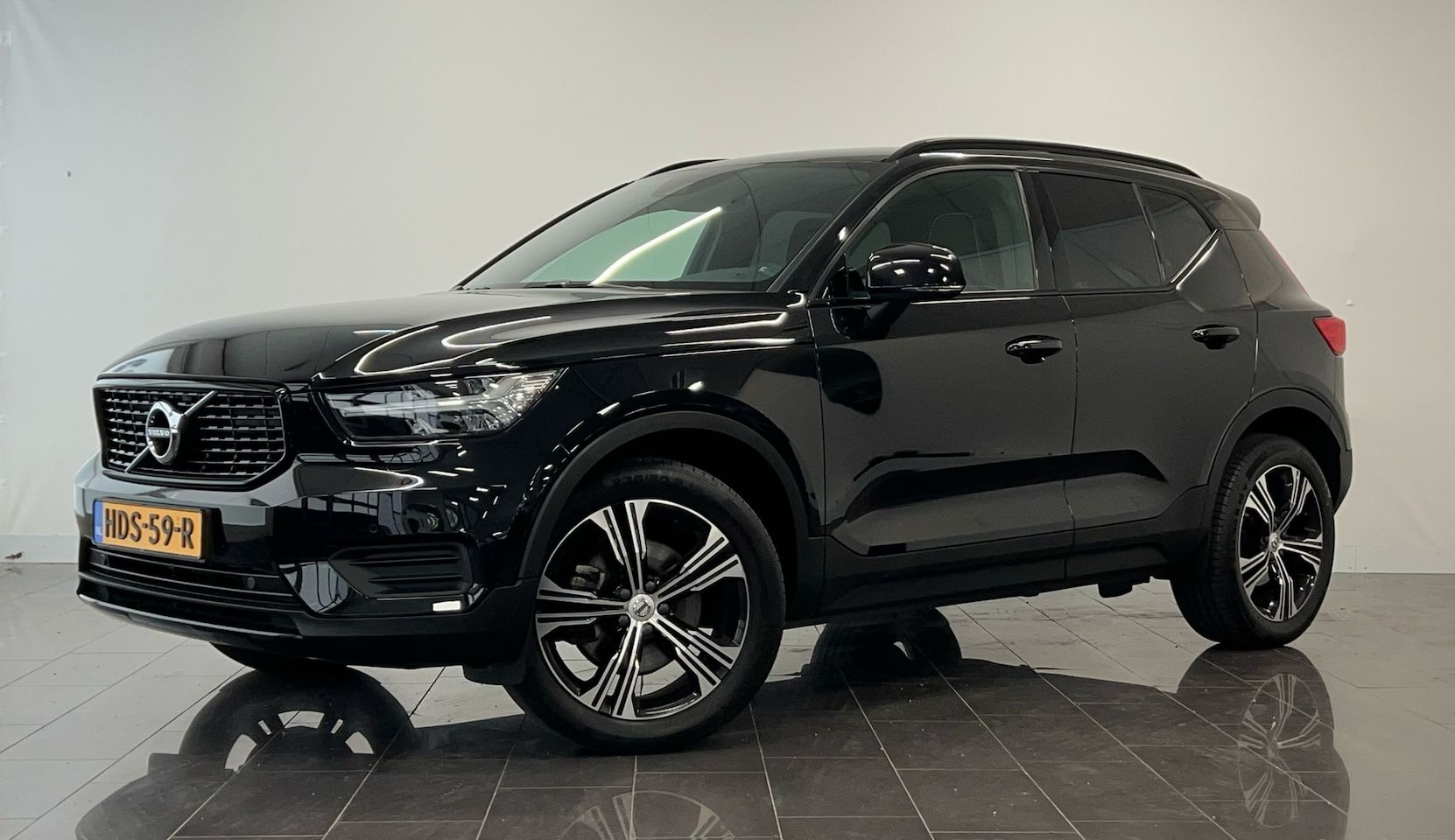 Volvo XC40 - B4 R-Design | Apple Carplay/Android Auto|telefoonintegratie premium | DAB ontvanger | acht - AutoWereld.nl