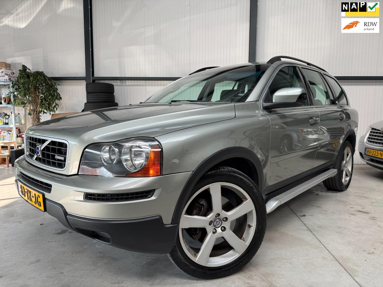 Volvo XC90 - 2.5 T Kinetic 5p. Airco Cruise Camera Trekhaak - AutoWereld.nl