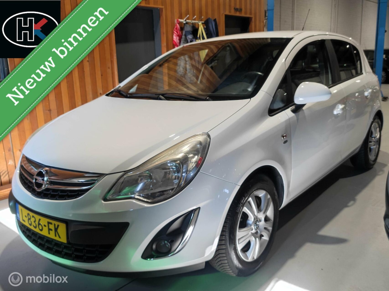 Opel Corsa - 5-deurs 1.2-16v Airco Trekhaak LM15 AllSeason 1jr - AutoWereld.nl