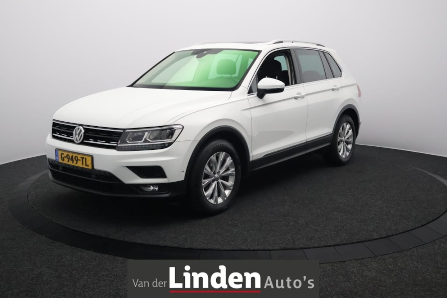 Volkswagen Tiguan - 1.5 TSI Comfortline Business | Panoramadak | Trekhaak | Camera | Stoelverwarming - AutoWereld.nl