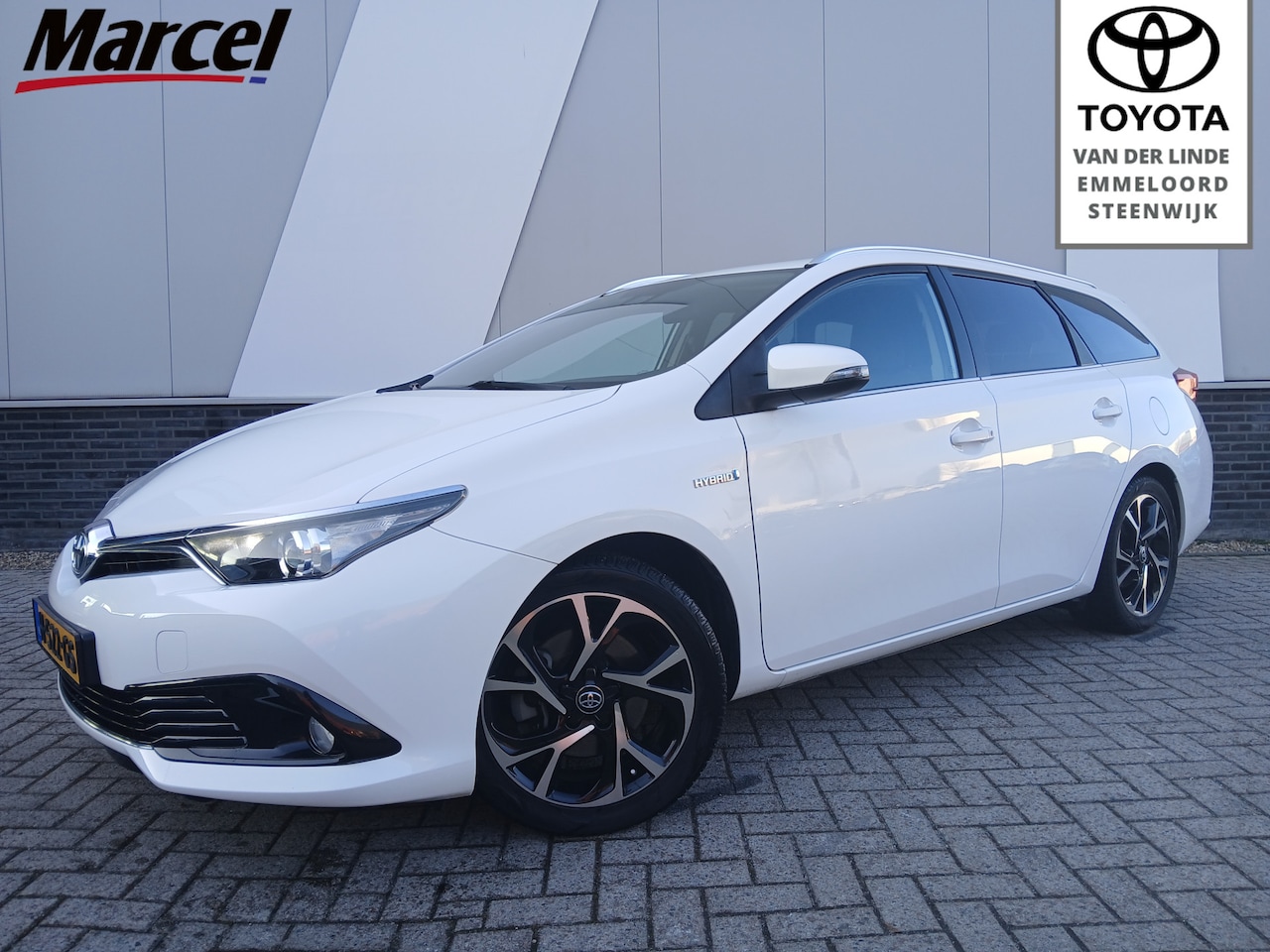 Toyota Auris Touring Sports - 1.8 Hybrid Volcano Edition | Trekhaak | ECC | LMV | Navi | Cruise-contrl | - AutoWereld.nl