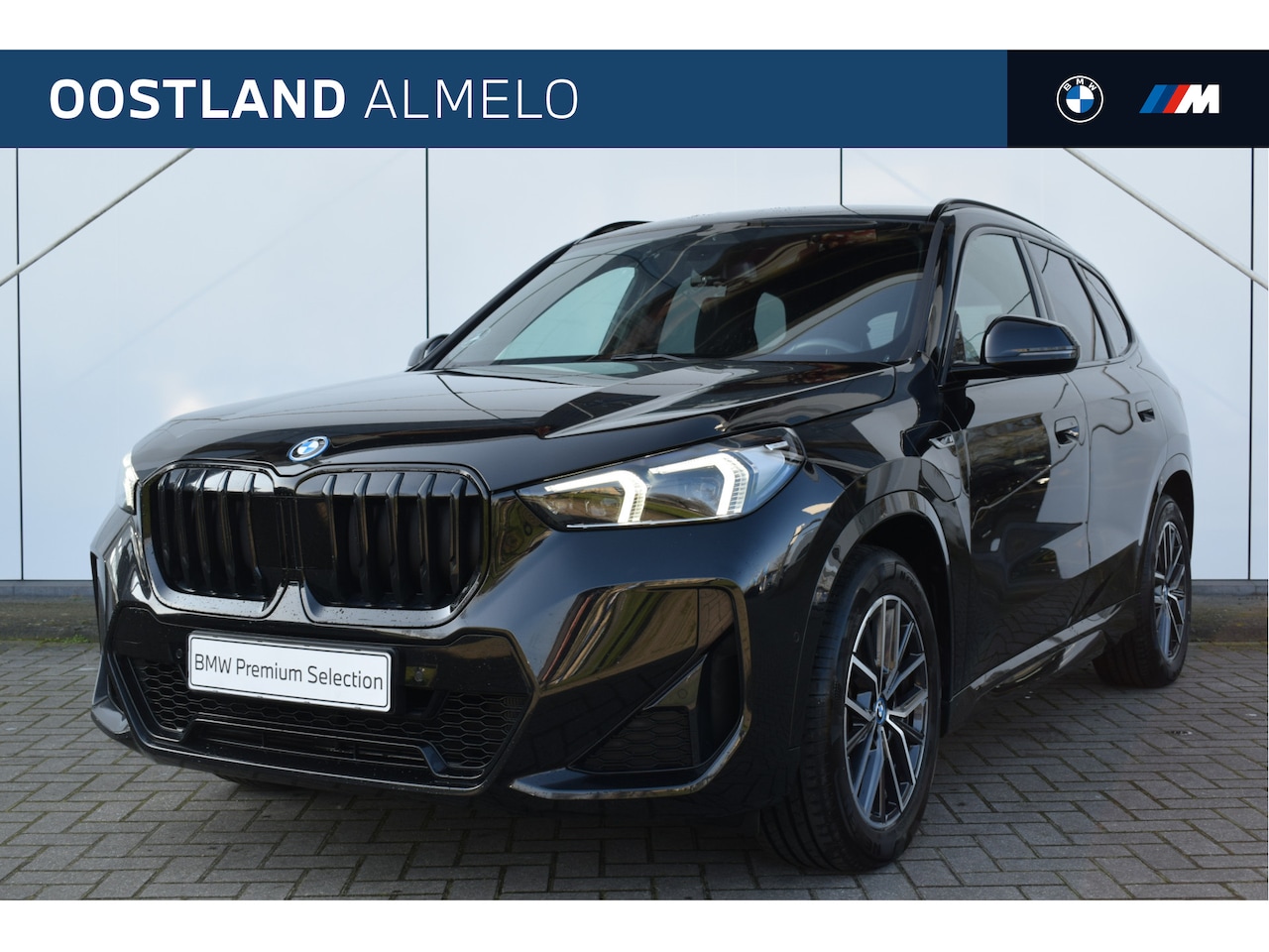 BMW X1 - xDrive30e M Sport / Sportstoelen / Adaptieve LED / M Adaptief onderstel / Parking Assistan - AutoWereld.nl