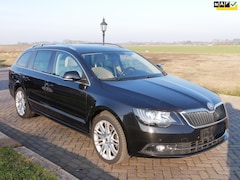 Skoda Superb Combi - 2.0 TDI Elegance AUT LED HI-FI