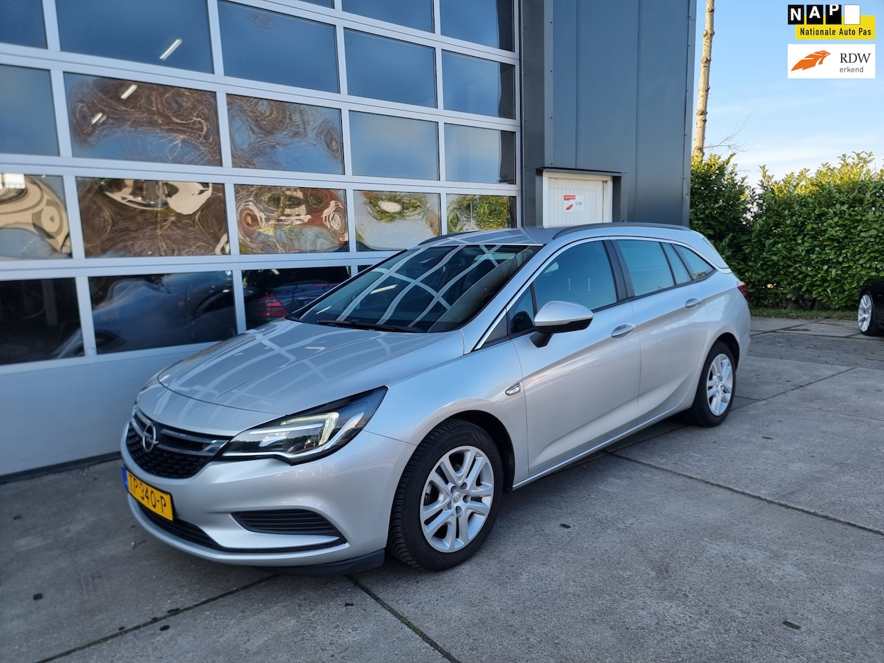 Opel Astra Sports Tourer - 1.6 CDTI Business 1.6 CDTI Business+ - AutoWereld.nl