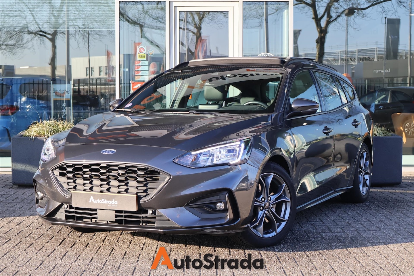 Ford Focus Wagon - 1.5 ST-Line EcoBoost 150pk | Pano | Stoelverwarming | Camera | Carplay | ACC - AutoWereld.nl