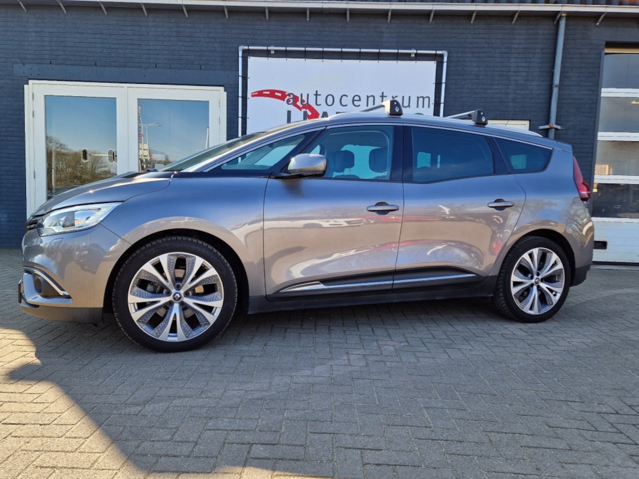 Renault Grand Scénic - 1.3 TCE INTENS Climate Cruise Navigatie Apple Car 1/2 leder - AutoWereld.nl