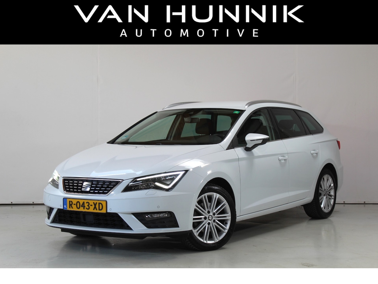 Seat Leon ST - 1.5 TSI Xcellence Vitrual | Keyless | Trekhaak | Dab - AutoWereld.nl