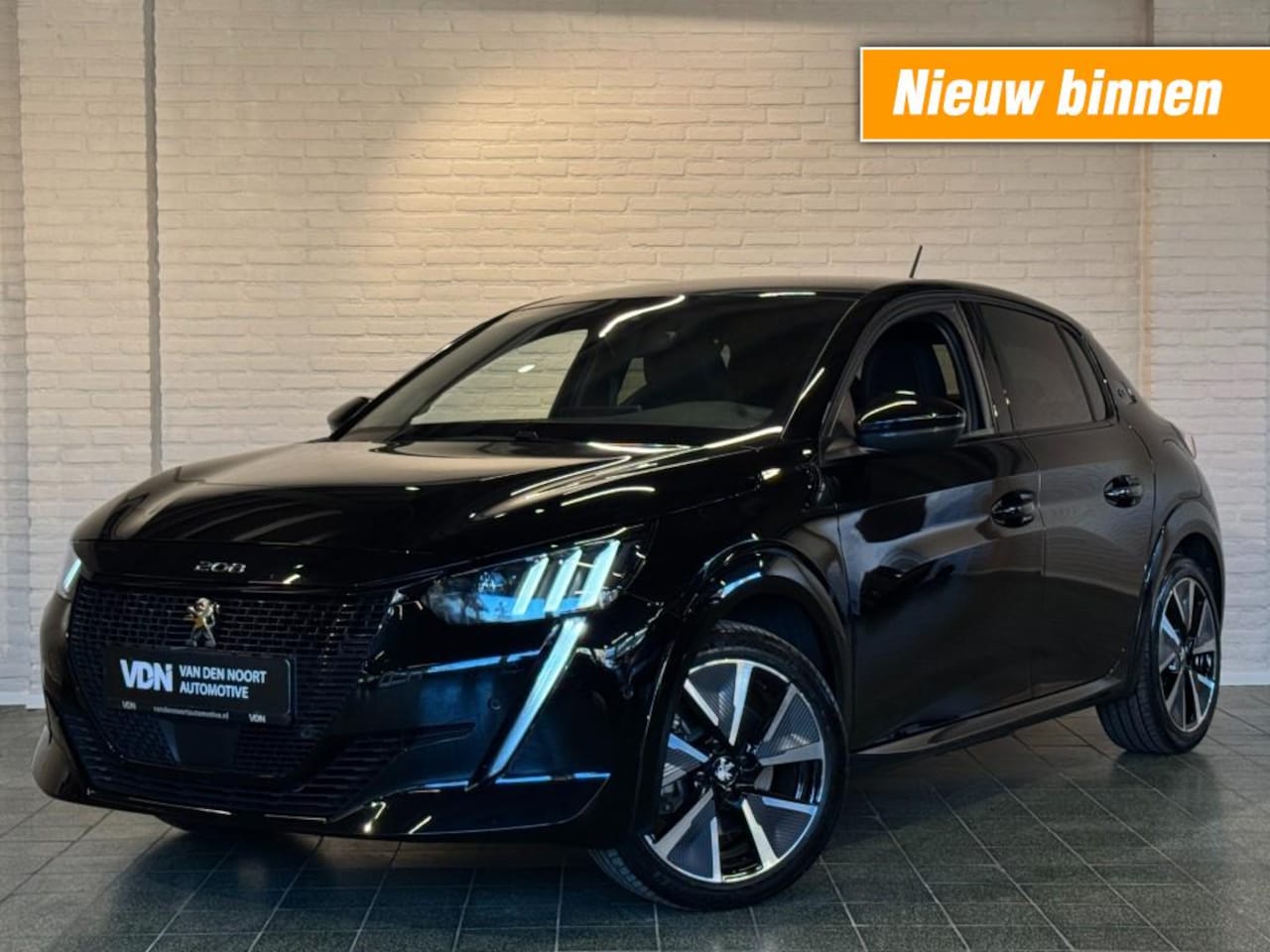 Peugeot 208 - e-208 EV GT Pack 50 kWh Alcantara Stoelv Navi LED 17'' - AutoWereld.nl