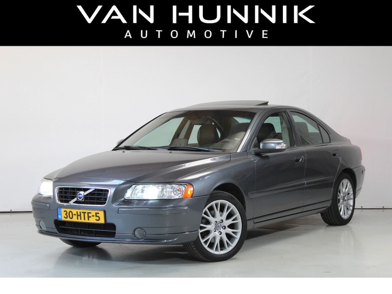 Volvo S60 - 2.4 Drivers Edition | Trekhaak | Navi | Leder | Schuif- Kanteldak - AutoWereld.nl