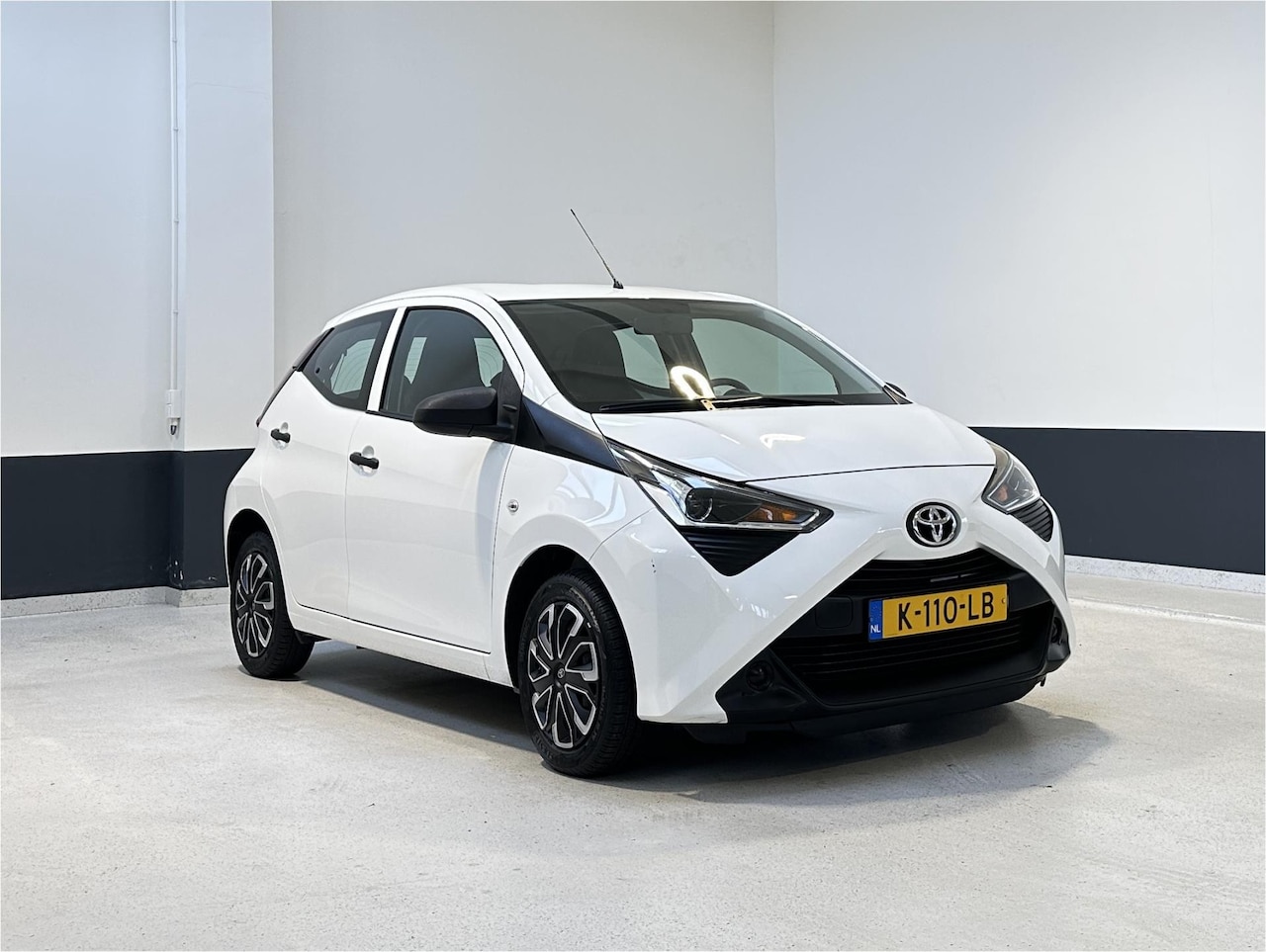 Toyota Aygo - 1.0 VVT-i x-fun | NL | 5-DRS | Airco | Elektrisch pakket| 1 Eig | NL - AutoWereld.nl