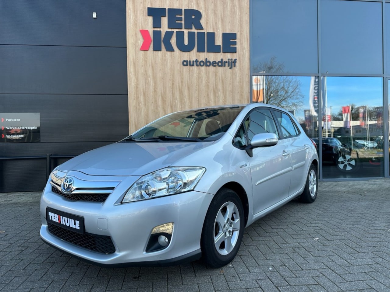 Toyota Auris - 1.8 FULL HYBRID Aspiration / Dealer ond. - AutoWereld.nl