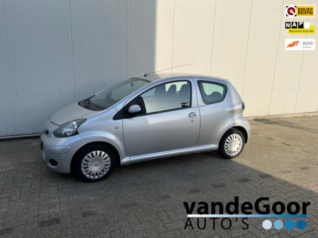 Toyota Aygo - 1.0-12V Cool 1.0-12V Cool, '11, airco, elec. pakket, jaar apk ! - AutoWereld.nl