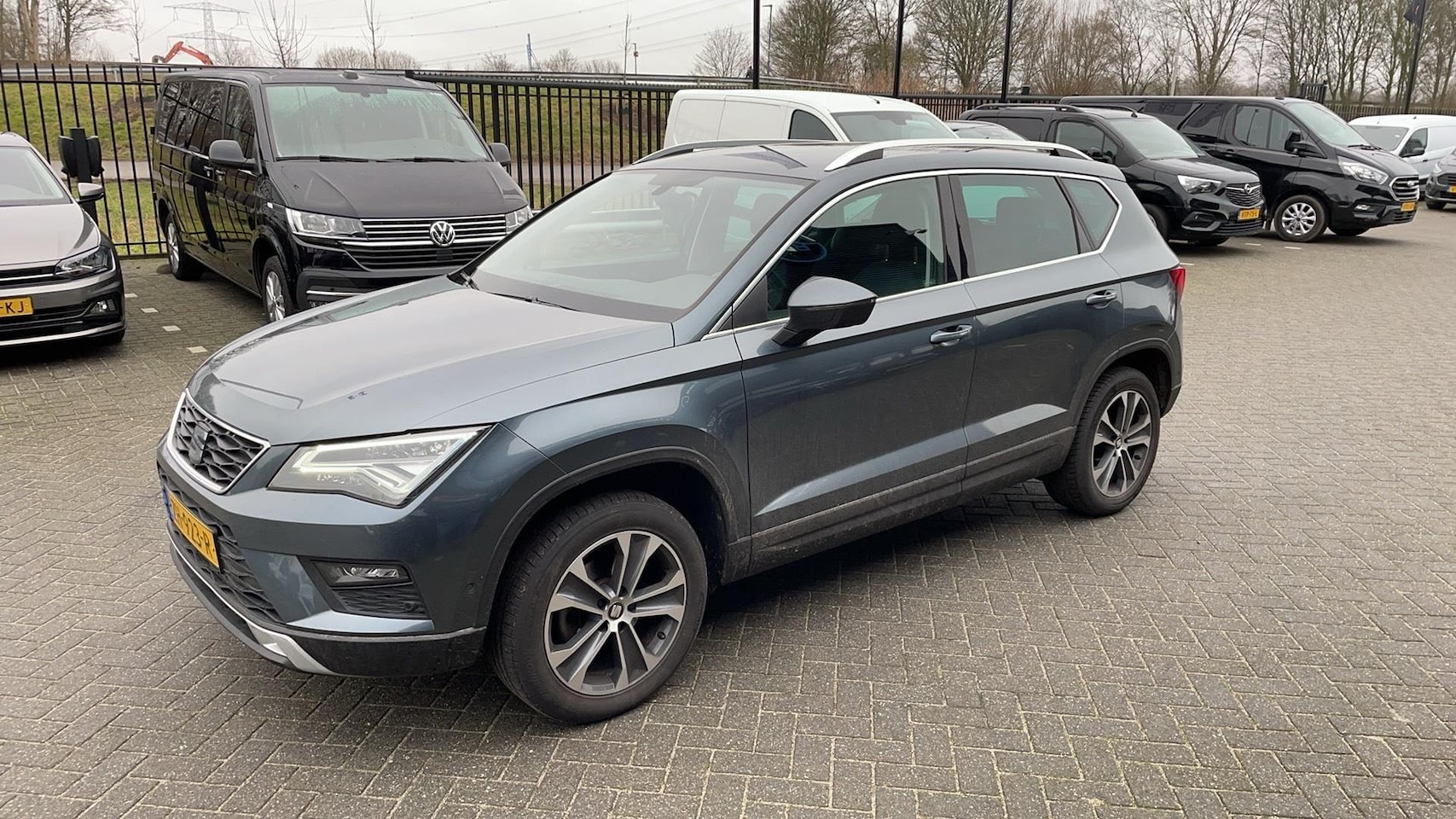 Seat Ateca - 1.0 EcoTSI Style Business Intense Apple Carplay/Android Auto | Digitaal Cockpit | Parkeers - AutoWereld.nl