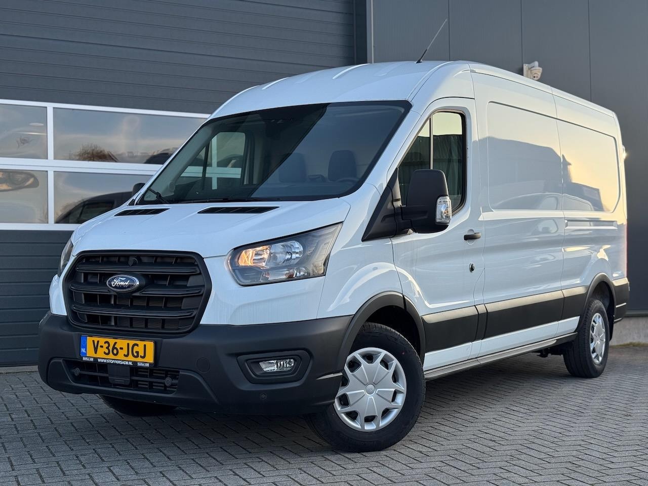 Ford Transit - 350 2.0 EcoBlue 130pk L3H2 Trend 2X NIEUW! | Camera | Cruise | DAB | Bluetooth | Laadruimp - AutoWereld.nl