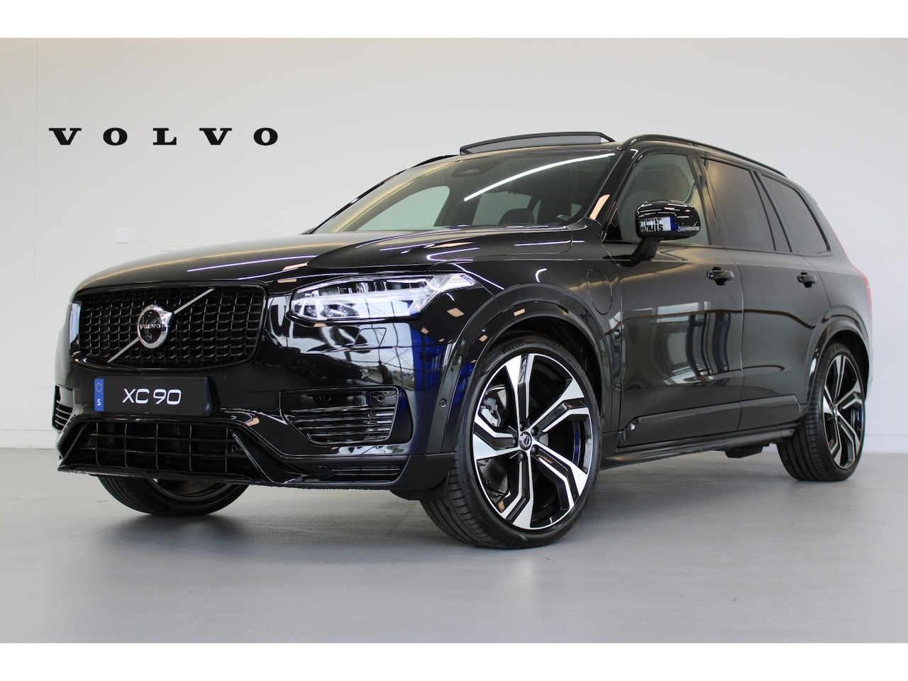 Volvo XC90 - T8 455PK Ultra Dark | Full Options! | Massage | Luchtvering | B&W Audio | Trekhaak | Gelam - AutoWereld.nl