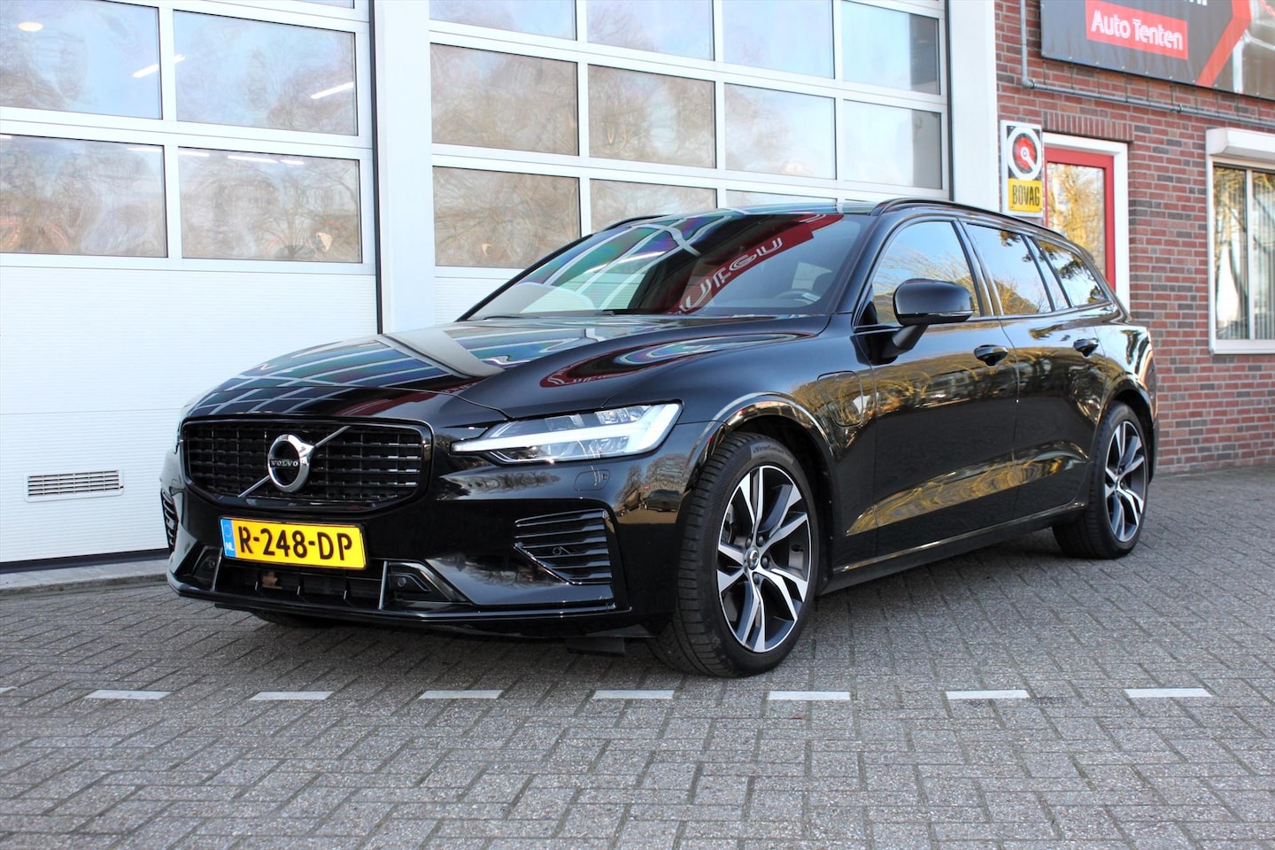 Volvo V60 - T6 Twin Engine 340pk AWD Geartronic R-Design / Panoramadak