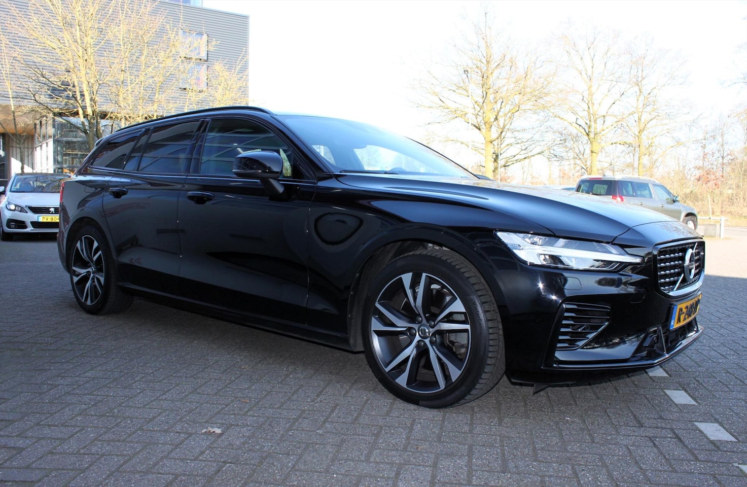 Volvo V60 - T6 Twin Engine 340pk AWD Geartronic R-Design / Panoramadak