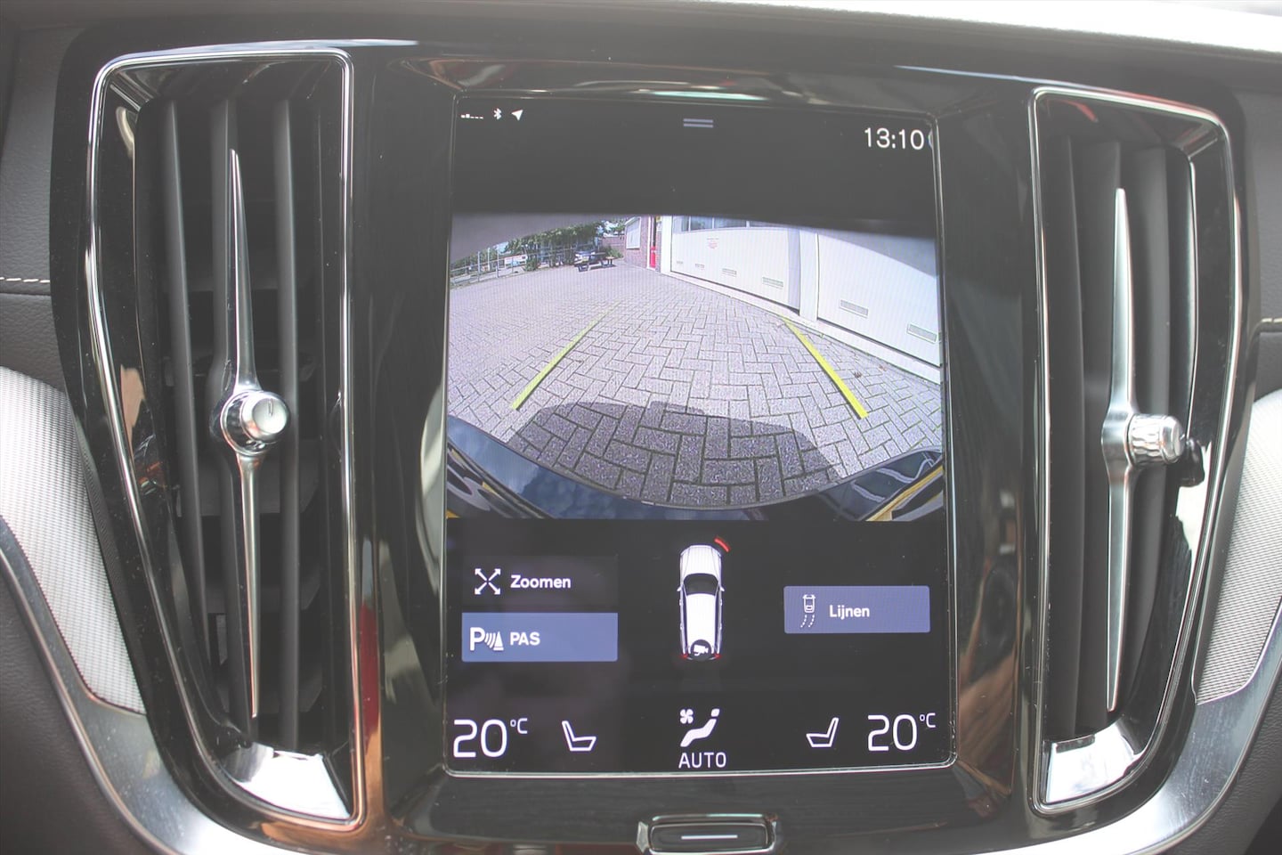 Volvo V60 - T6 Twin Engine 340pk AWD Geartronic R-Design / Panoramadak