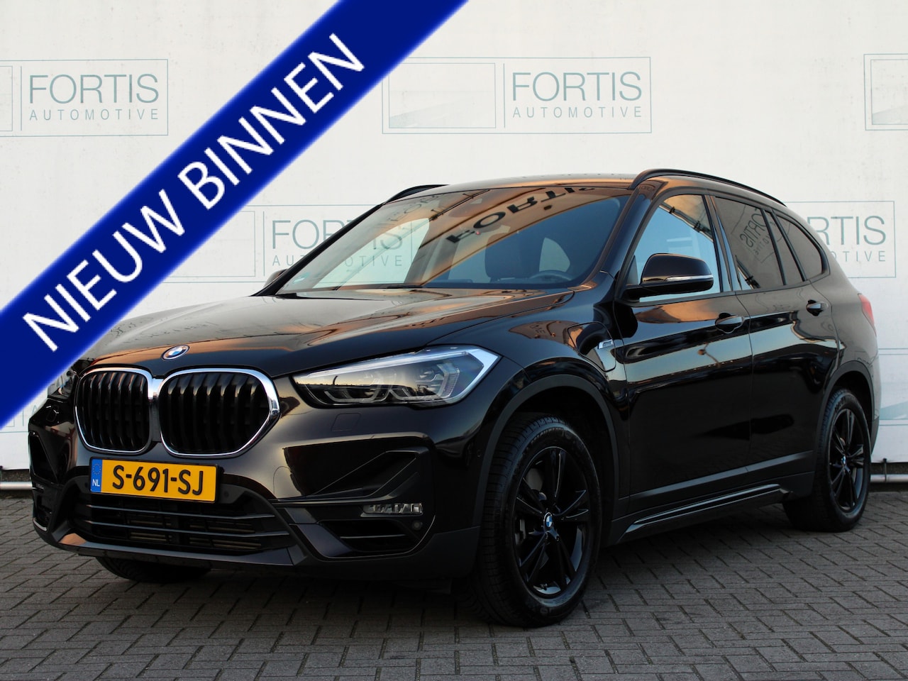 BMW X1 - xDrive25e High Executive LEDER | CAMERA | STOELVERW | HEAD-UP | CARPLAY | TREKHAAK | - AutoWereld.nl