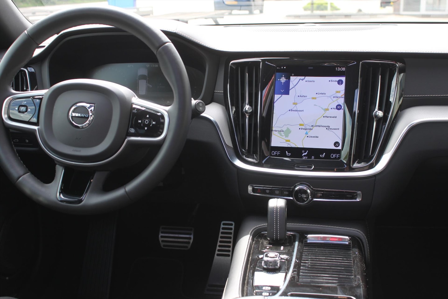 Volvo V60 - T6 Twin Engine 340pk AWD Geartronic R-Design / Panoramadak