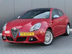 Alfa Romeo Giulietta - 1.4 T Distinctive Automaat - Pano - Xenon - Leder