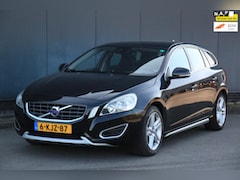 Volvo V60 - 1.6 T3 MomentumNavigatie/Parkeersensor/Styling pakket/Trekhaak afneembaar