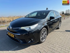 Toyota Avensis Touring Sports - 1.8 VVT-i Lease Pro Navi, Camera, Trekhaak, Cruisecontrol, Lane assist