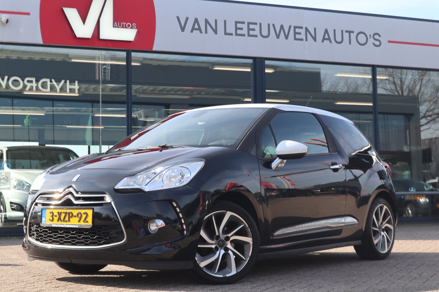 DS 3 - 1.2 PureTech Business | Navigatie | Automaat | Climate Control | Leer | HiFi | APK 10-07-2 - AutoWereld.nl